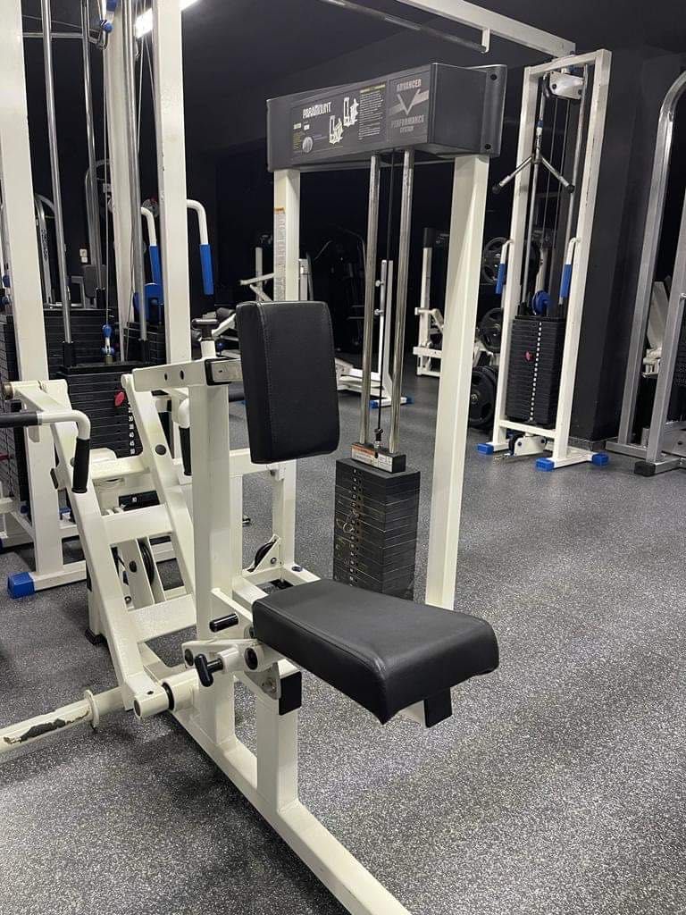 6 Aparate Fitness(Paramount) + 3 bănci cu bara inclusa