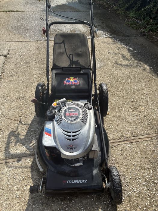 Masina de tuns iarba Briggs Stratton
