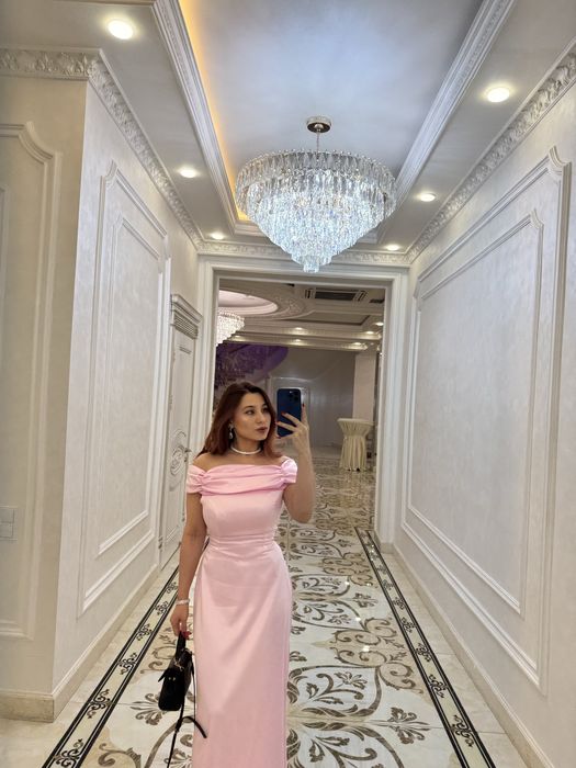 Платья женские вечерние нарядные рр S каждая по 5000