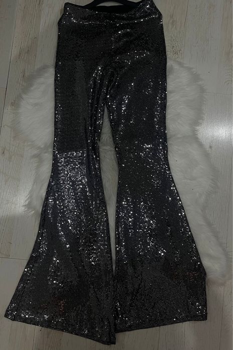 Pantaloni evazati cu paiete