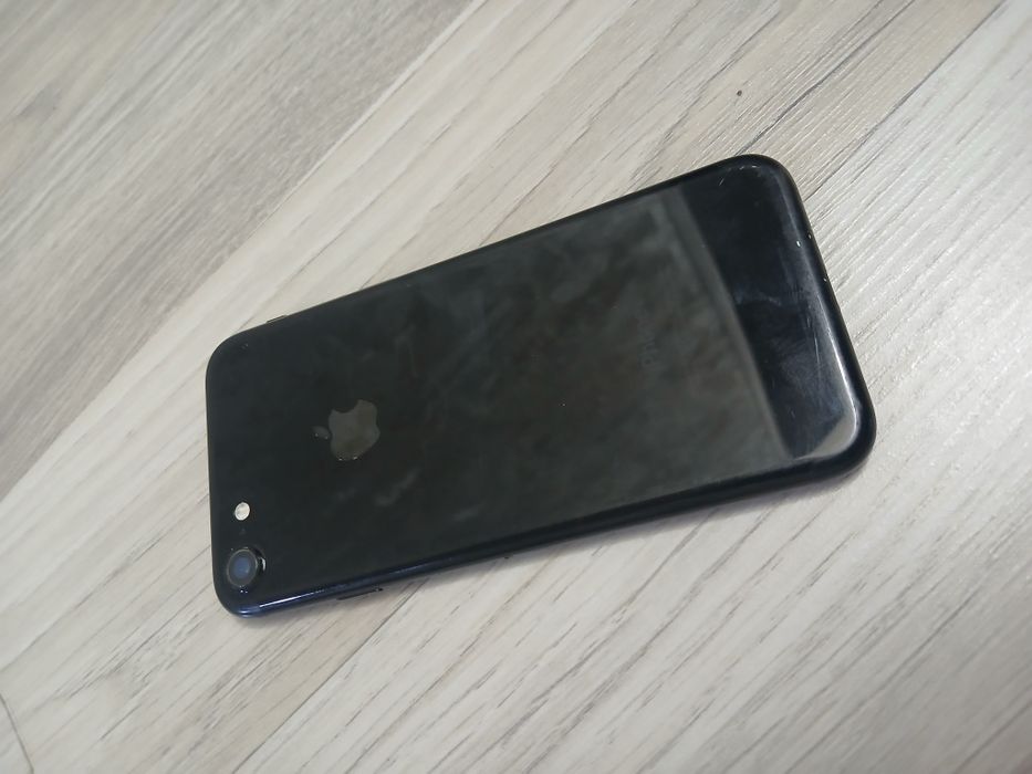 IPhone 7 128 icloudi bor