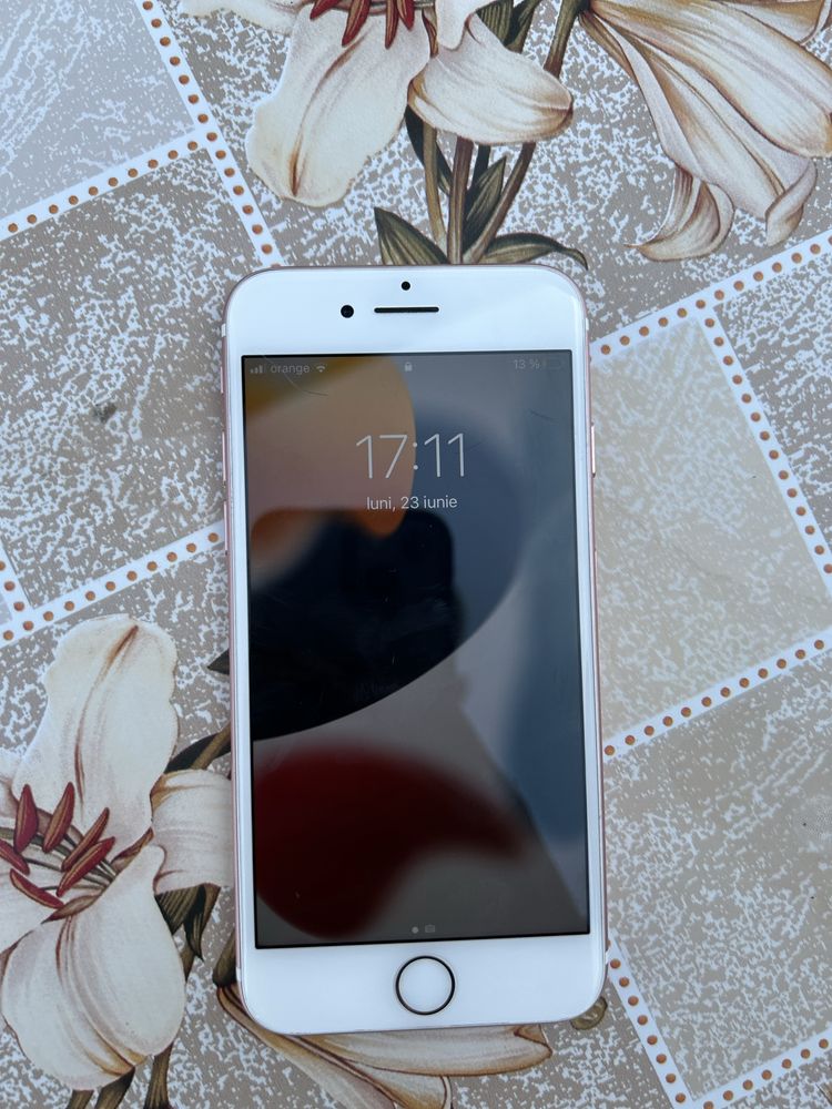 Vand iphone 7 perfect functinoal fara nici o urma de uzura