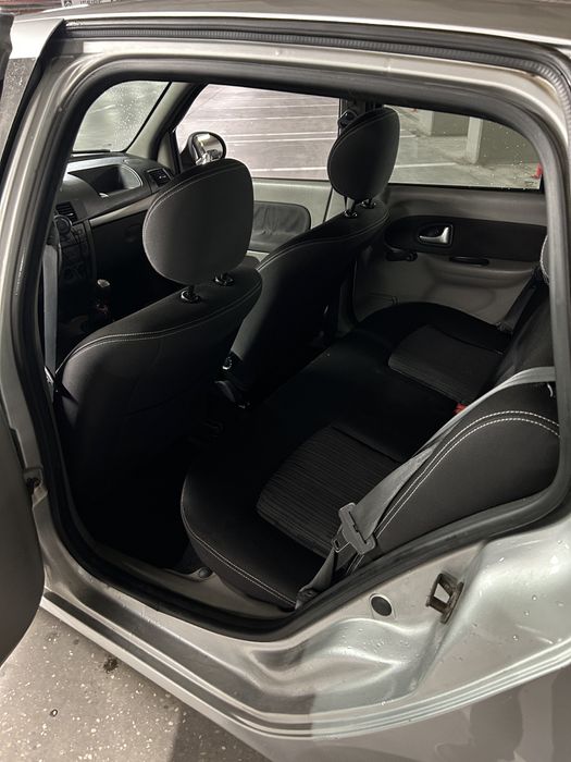 Renault Symbol 1.4 Benzină 2009  • Echipare authentic •Revizii recente