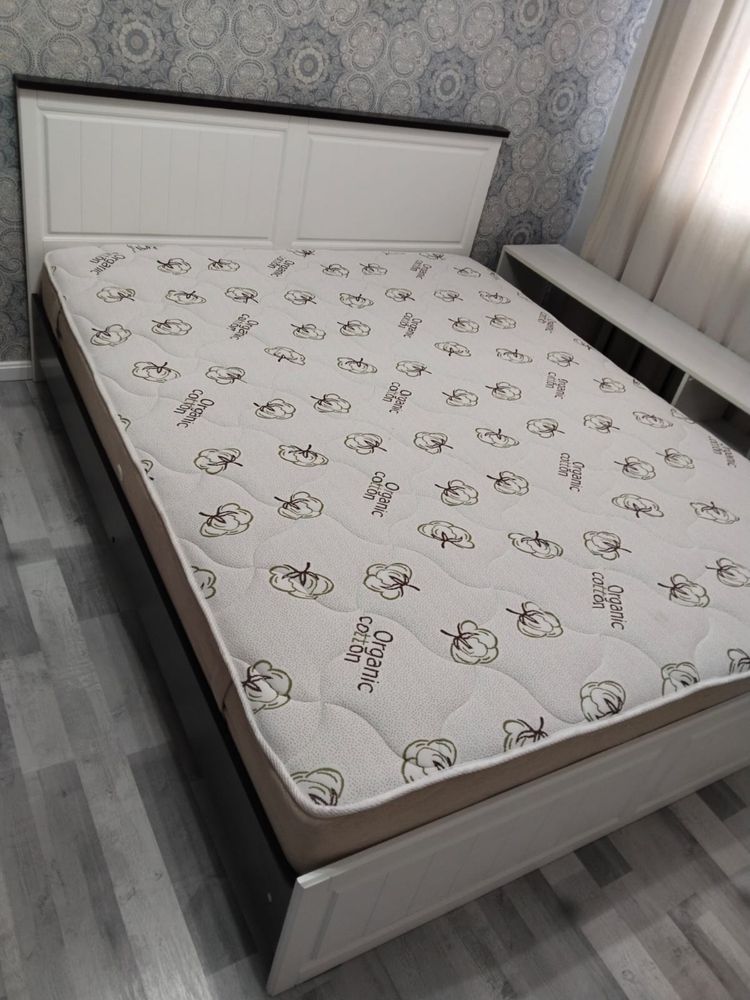 Продам двухспальную кровать