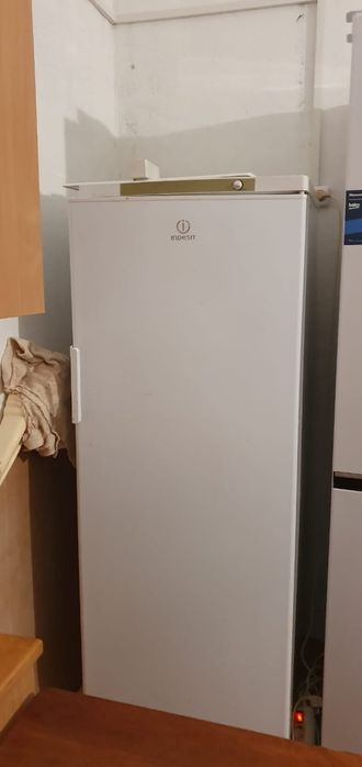 Продам морозильник Indesit