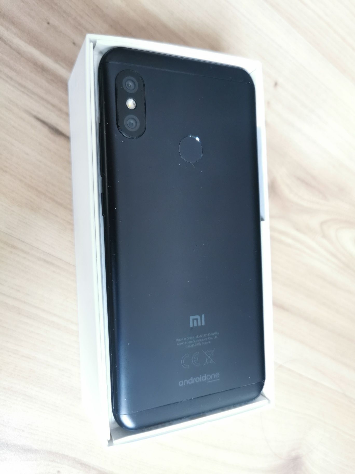 Телефон Xiaomi MI A2 Lite