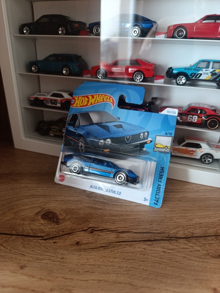 Колекционерски коли Hot wellies

Hot wheels Mercedes,Audi