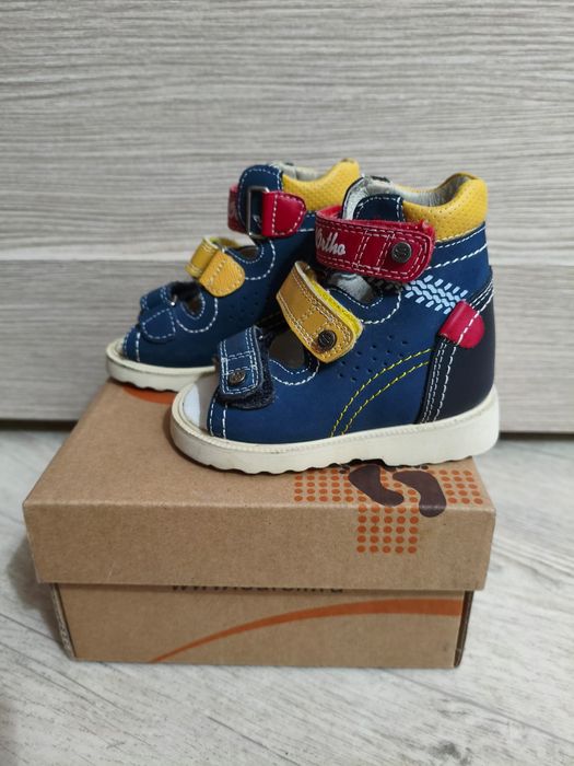 Продам ортопедические сандали.