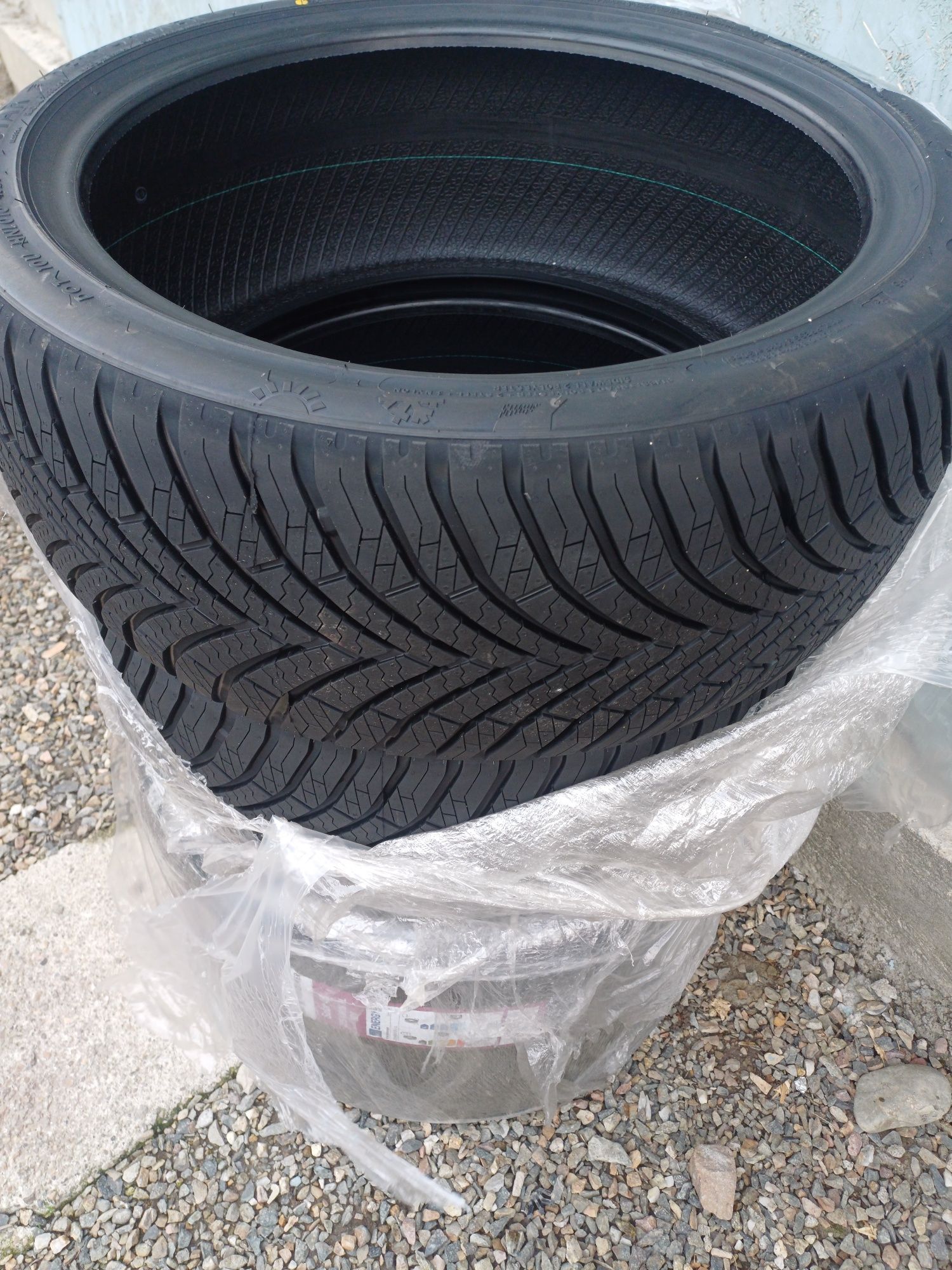 Anvelope 225 40 r18 noi