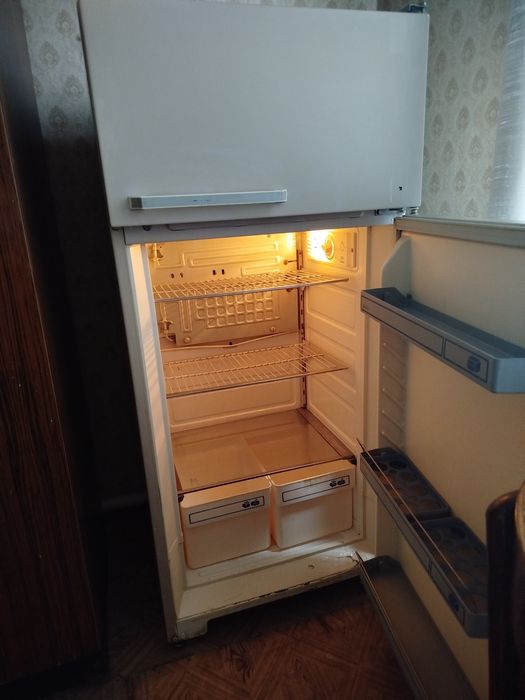 Холодильник двухкамерный