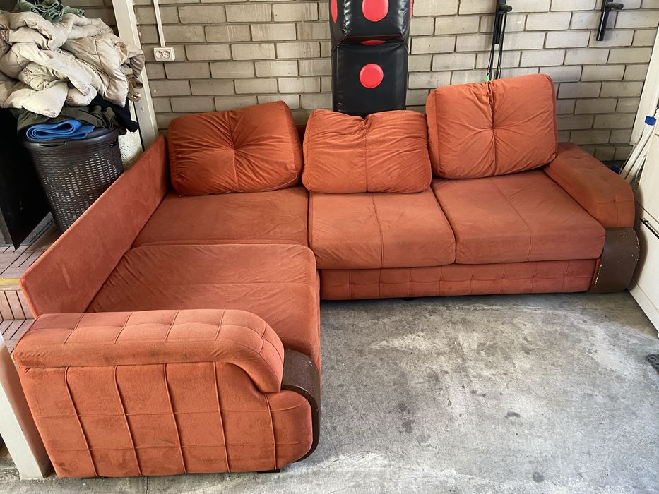 Продам диван в хорошем состояние