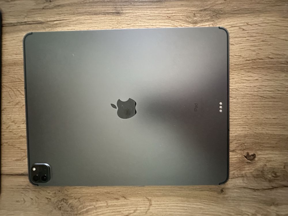 iPad Pro 12.9 4th generation cellular+wifi 1TB + Magic Keaboard