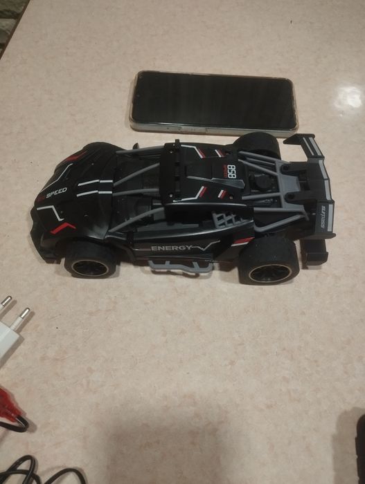 Продаю машину на пульте управления.