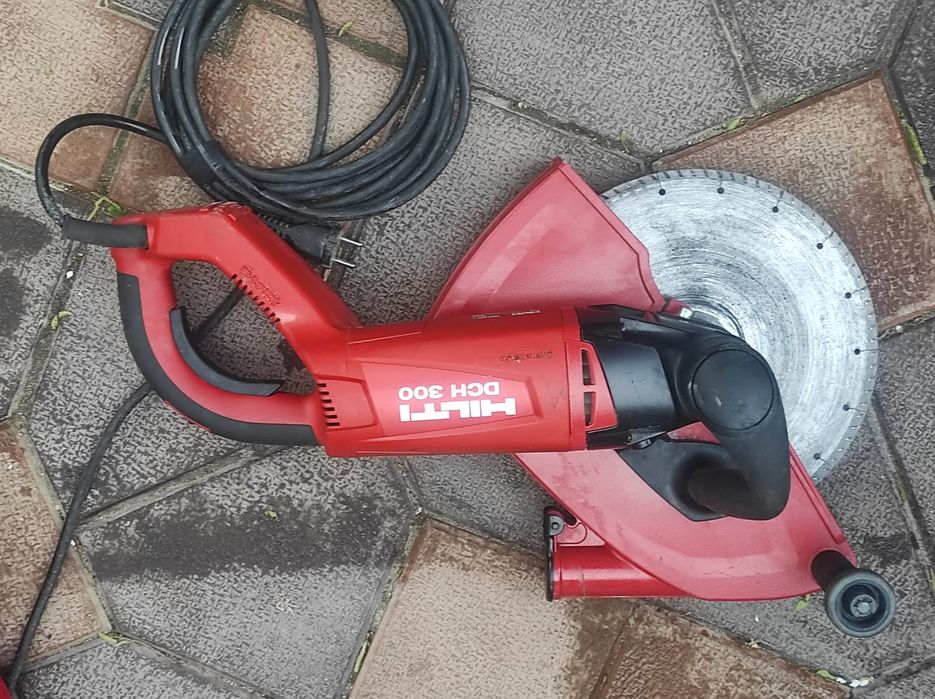 Mașina de făcut canale HILTI DCH 300 că și noua