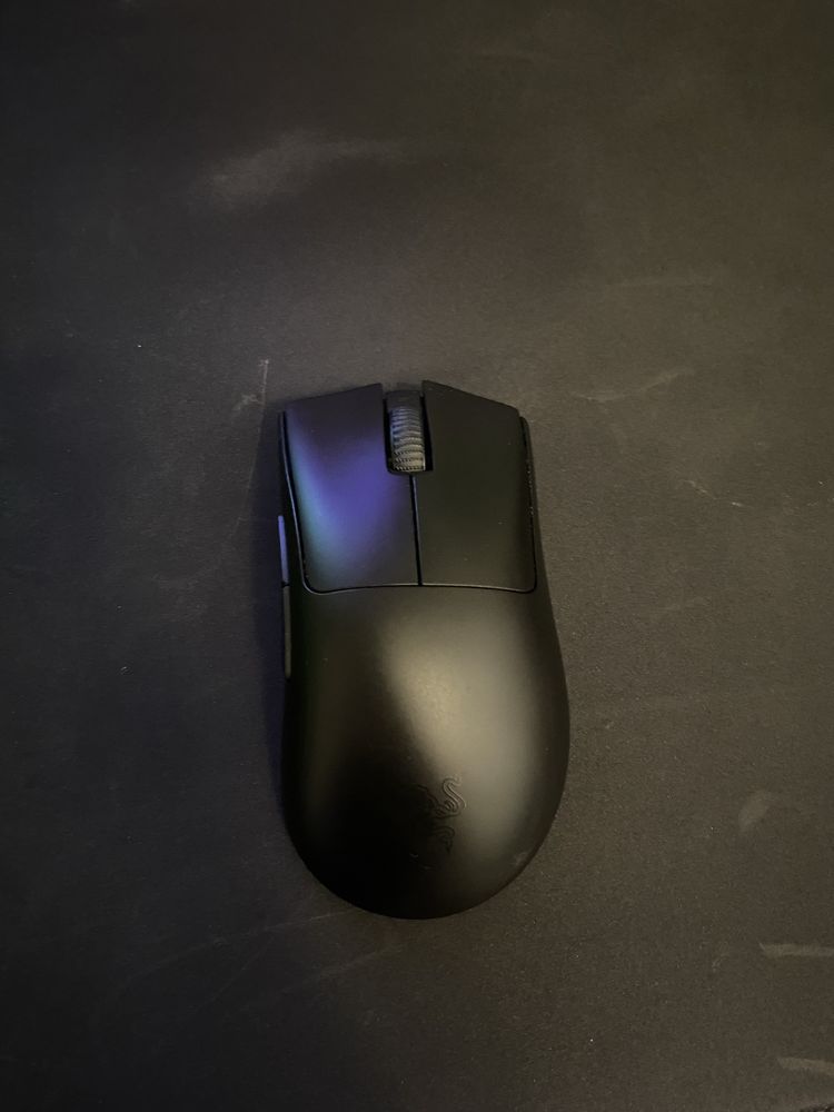 Продавам Razer DeathAdder V3 Pro