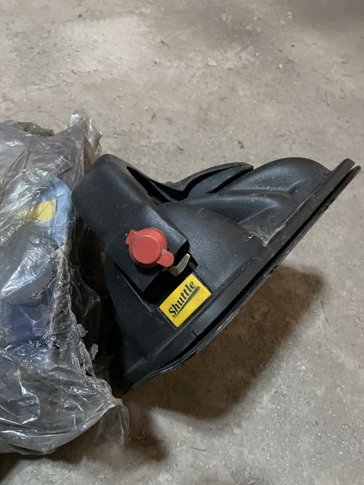 Магнитен багажник за    два     чифта  ски! И още един но без ключалки