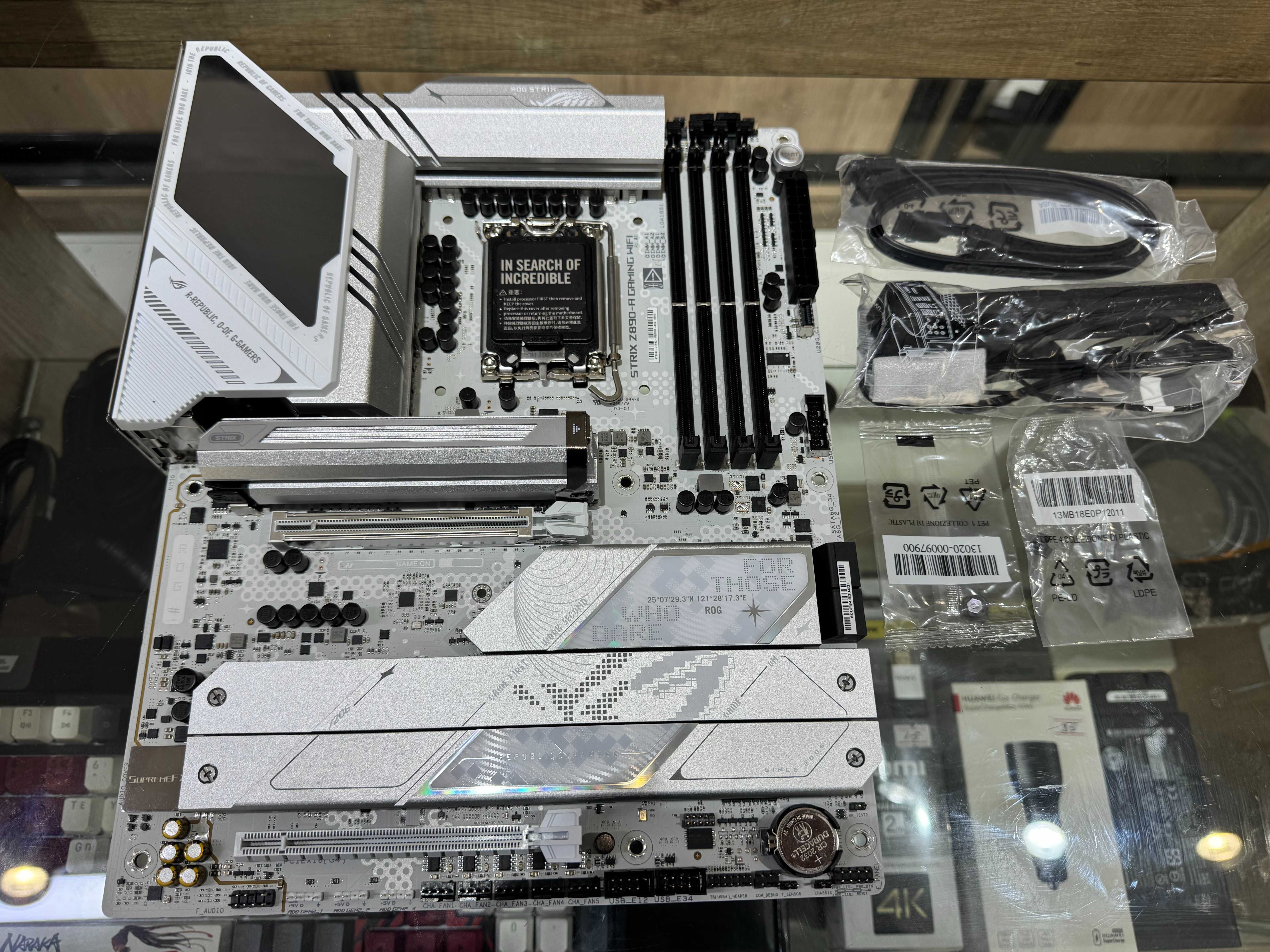 Топовая материнская плата ASUS ROG STRIX Z890-A GAMING WIFI DDR5