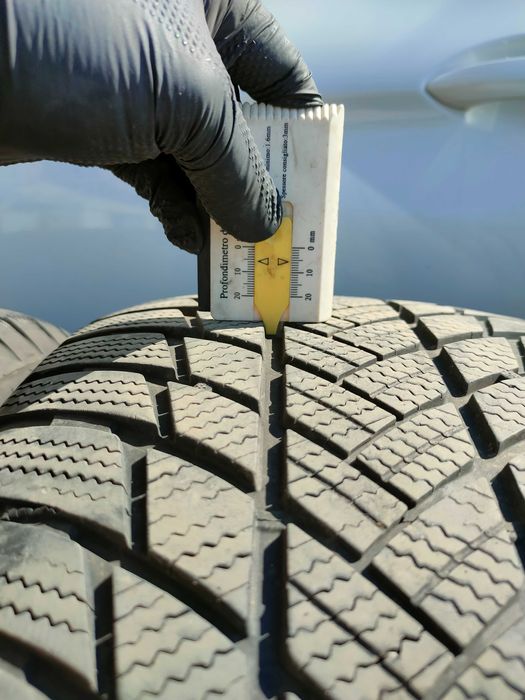 Bridgestone Blizzak LM001 265/50/19 RFT