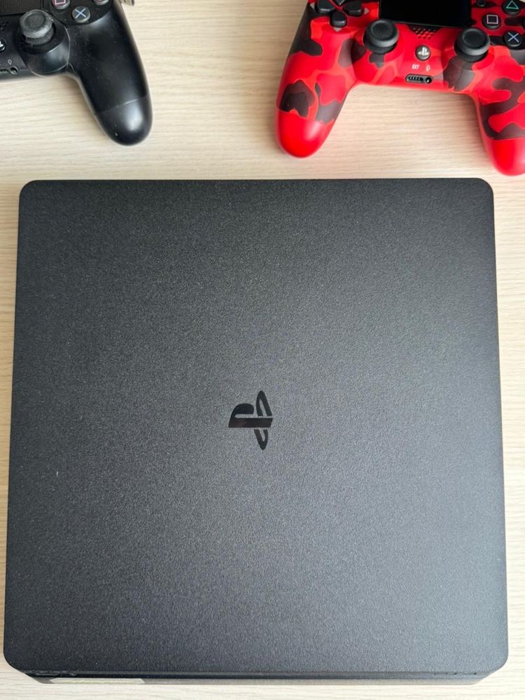 PS4 с коробкой + 6 игр в идеальном состоянии