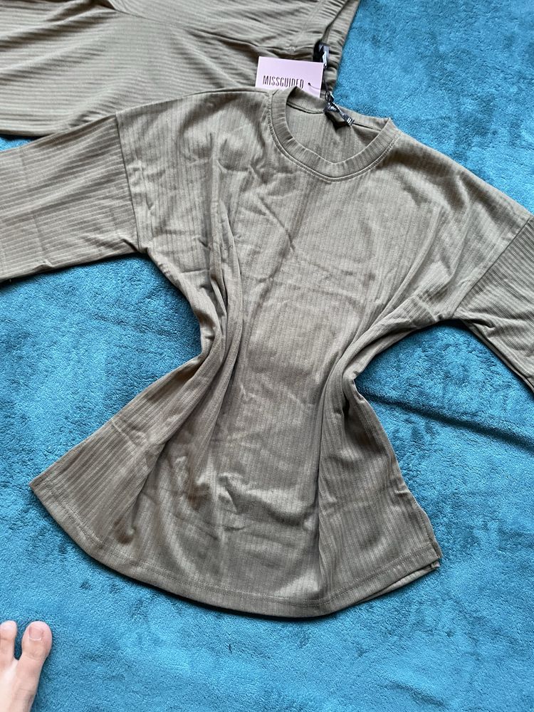 Compleu pantaloni si tricou