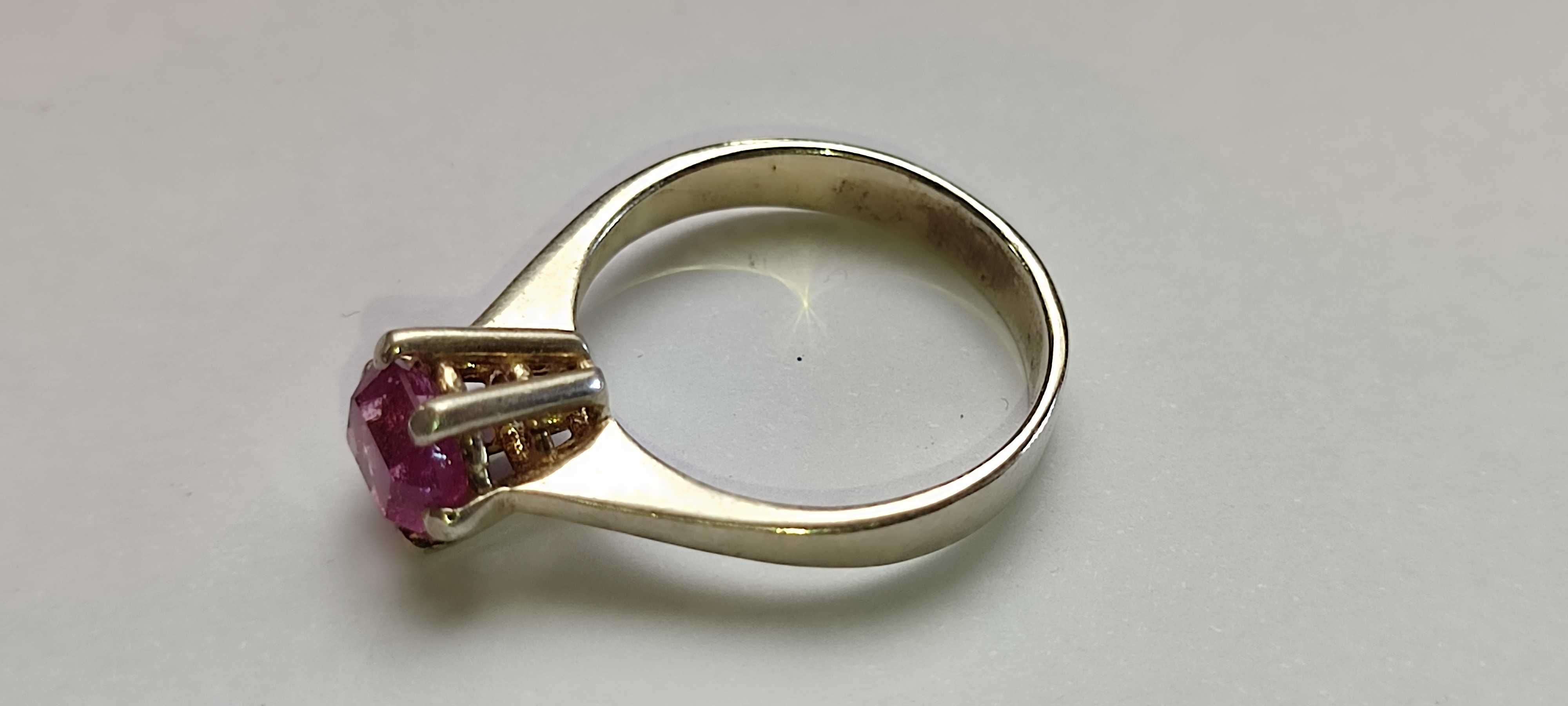 Серебряное женское кольцо с натуральным камнем РУБИН