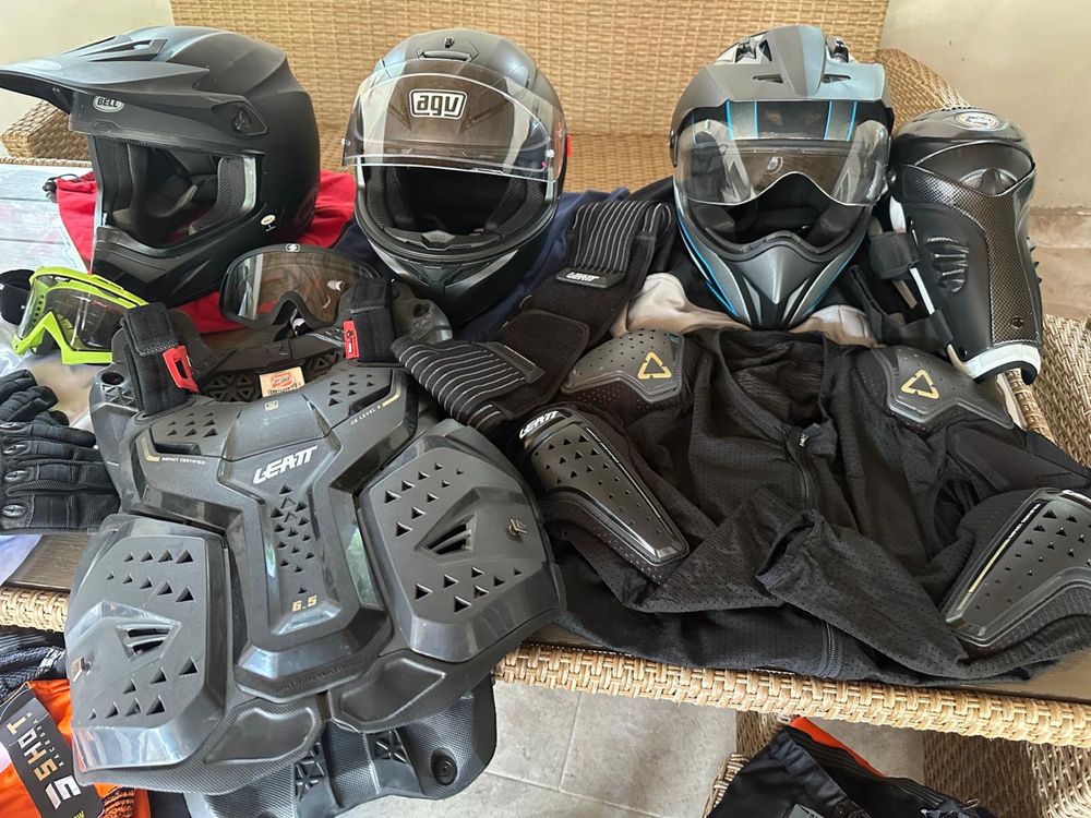 Vand echipament motocross diferit