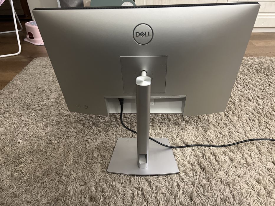 Монитор Dell 24’ U2421E (дефектен)