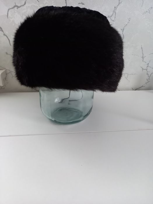 Шапка норковая  женская  новая 57 размер черного цвета 10000 тг