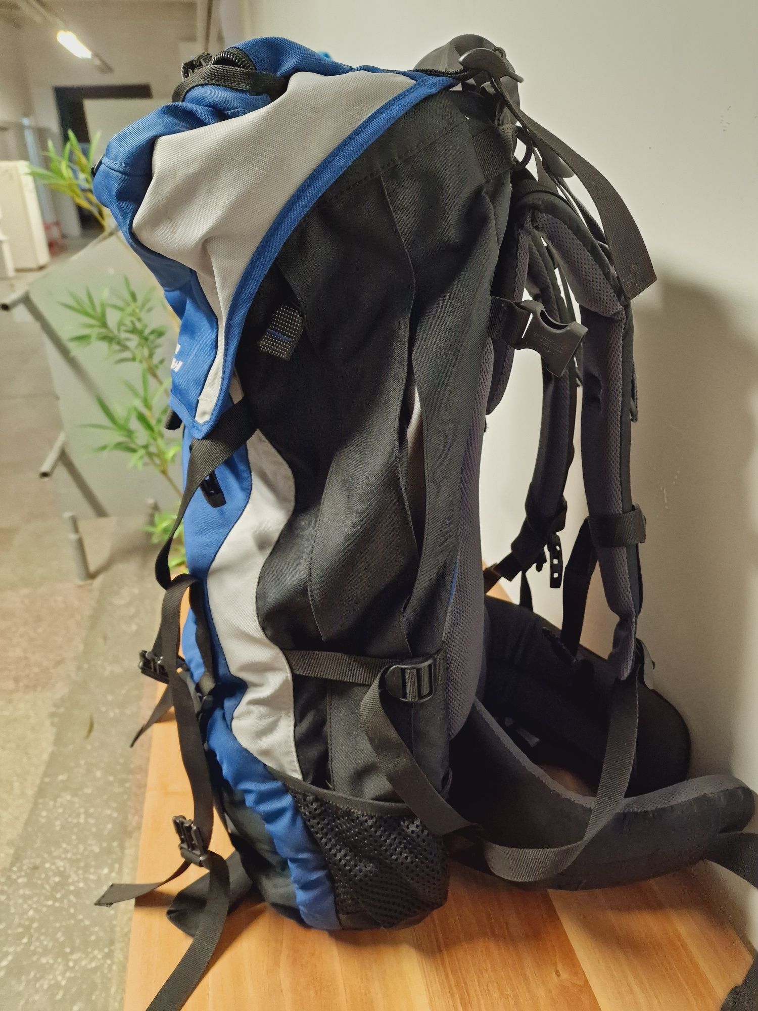 Rucsac drumetii DEUTER ECLIPSE 70L