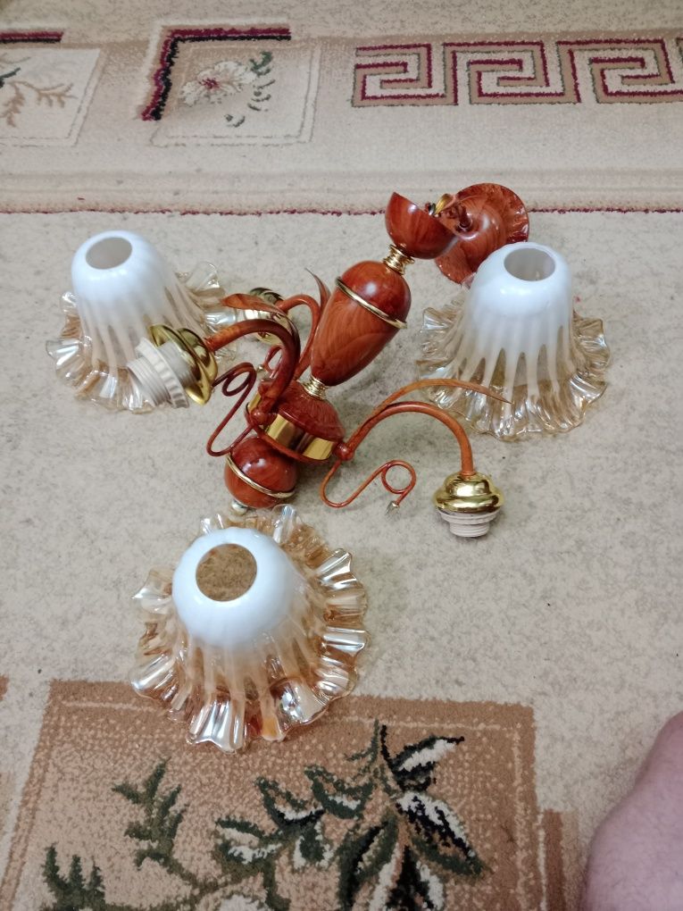 Продам люстру 3.х рожковая