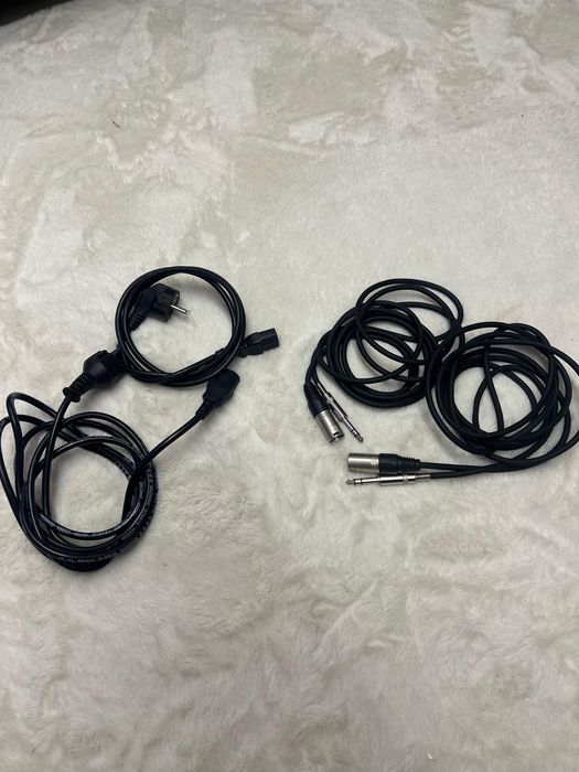 Vând set boxe Yamaha HS8 + accesorii complete