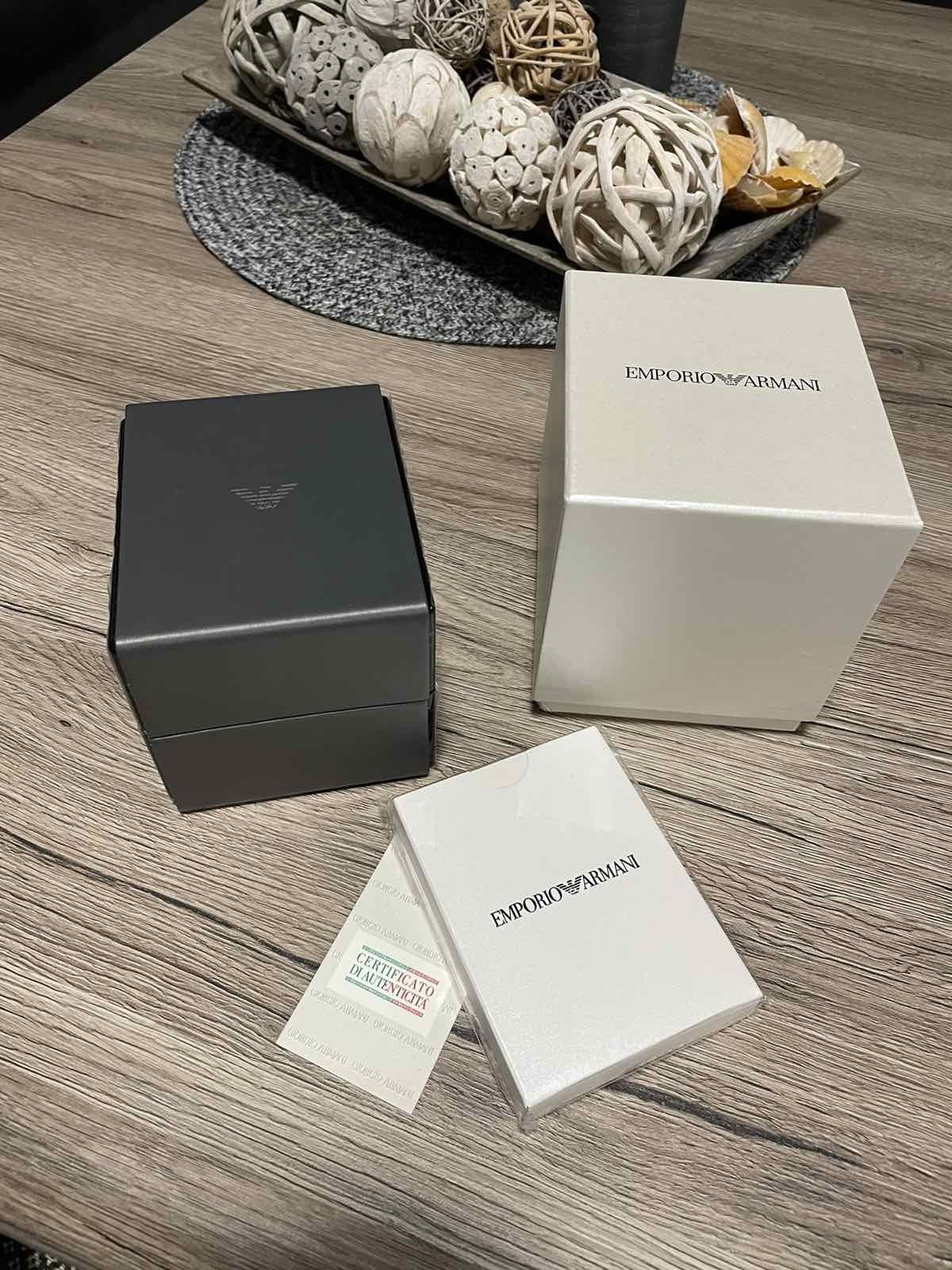 Emporio Armani дамски часовник. Нов