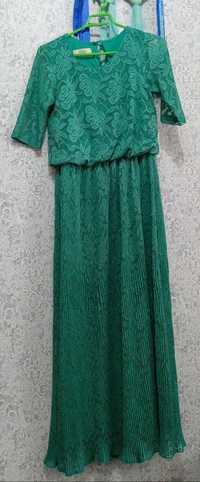 Платье зелёное гипюр