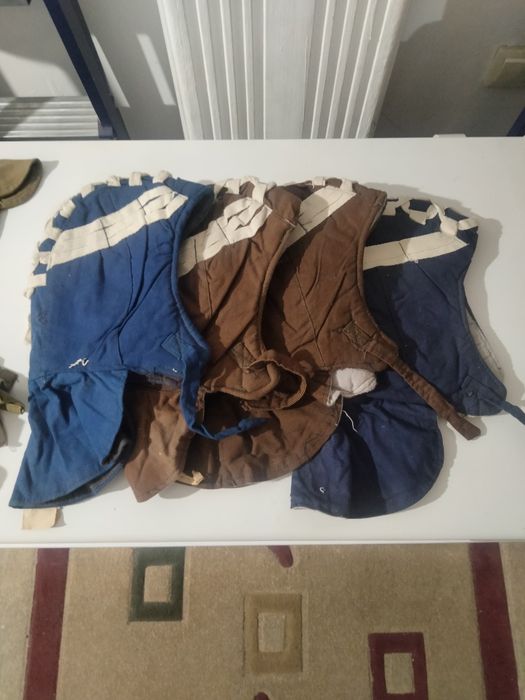 Головные уборы с воротниками