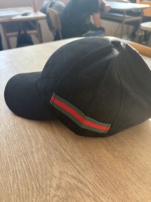 Gucci шапка оргинална още е нова