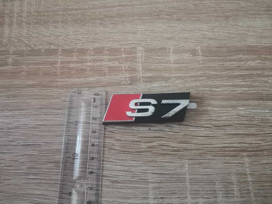 Предна решетка сребриста емблема Audi S7