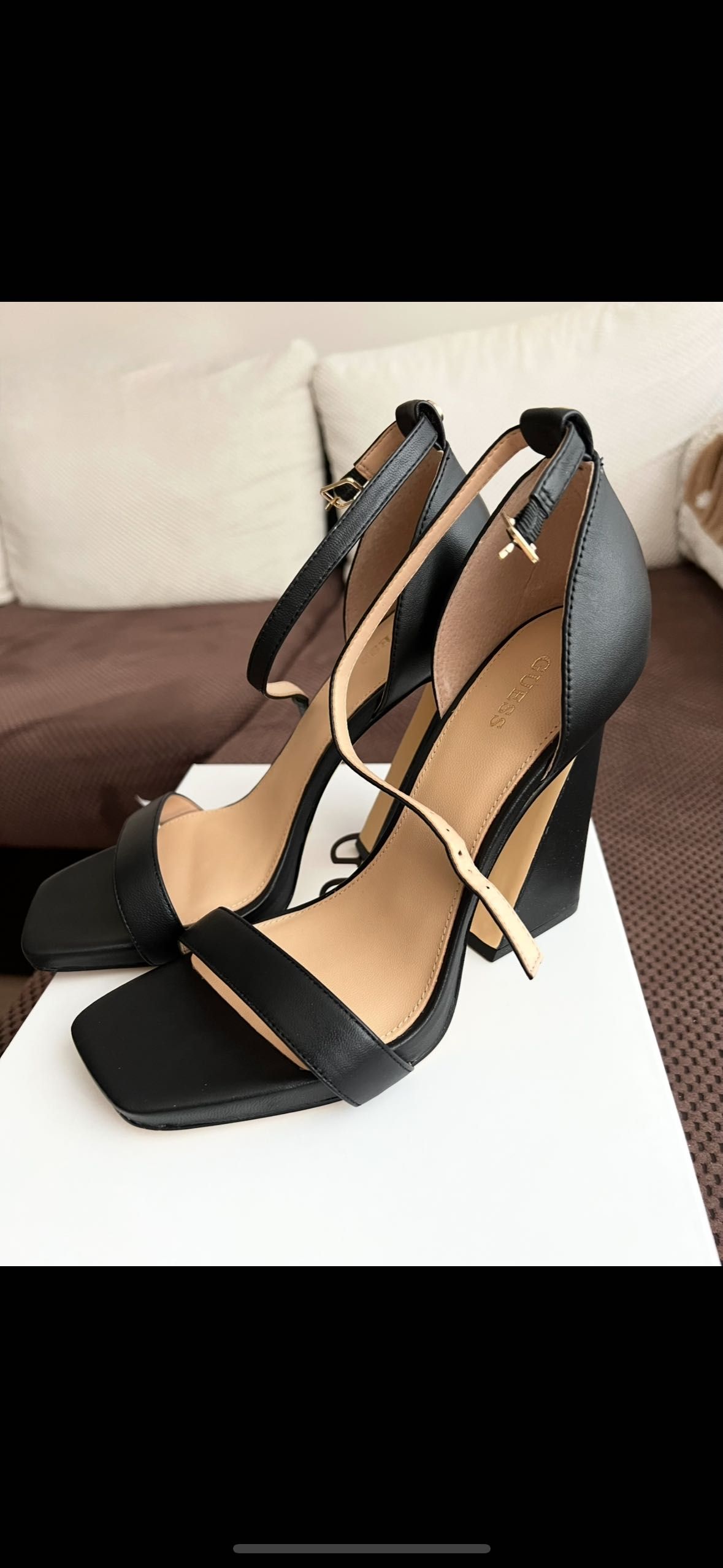 Обувки Guess Morra 39