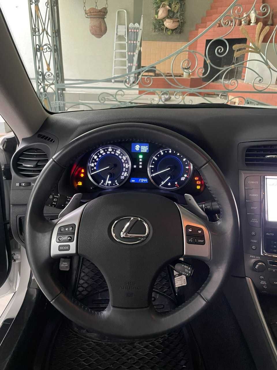 Lexus - "Роскошь и элегантность"