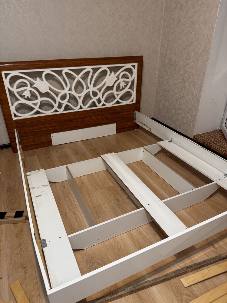 Продам кровать без матраса