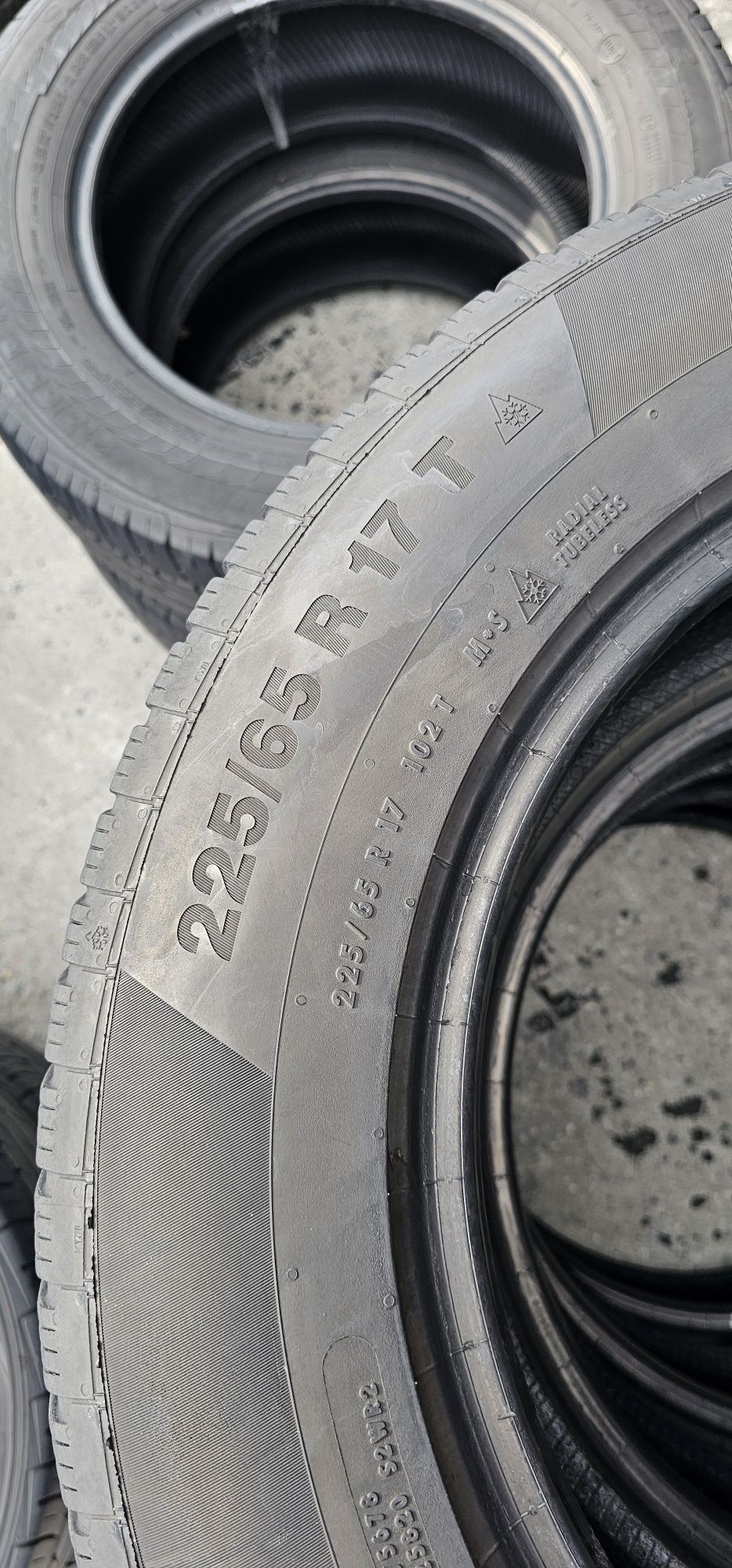 225 65 R 17 Continental iarna