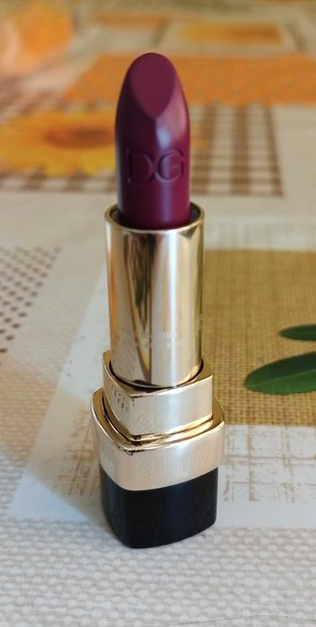 Червило D&G 322 Dolce magnetic и Guerlain kiss kiss Daring matte