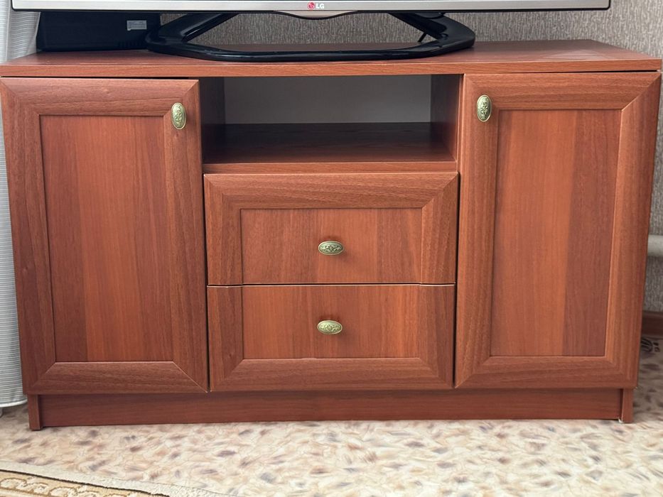 Продам тумбу под телевизор