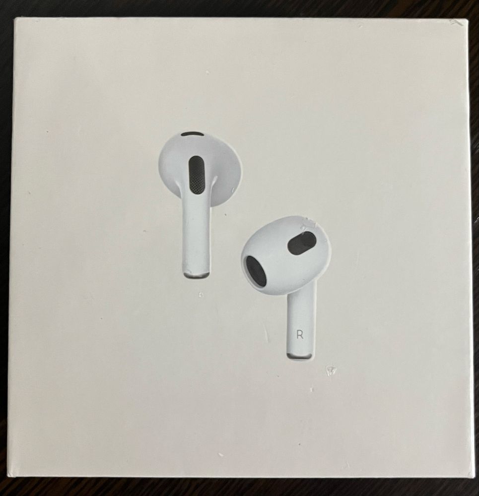 Apple AirPods 3 with Lightning Charging Case белый