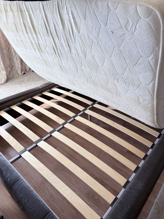 Отдам даром кровать и диван