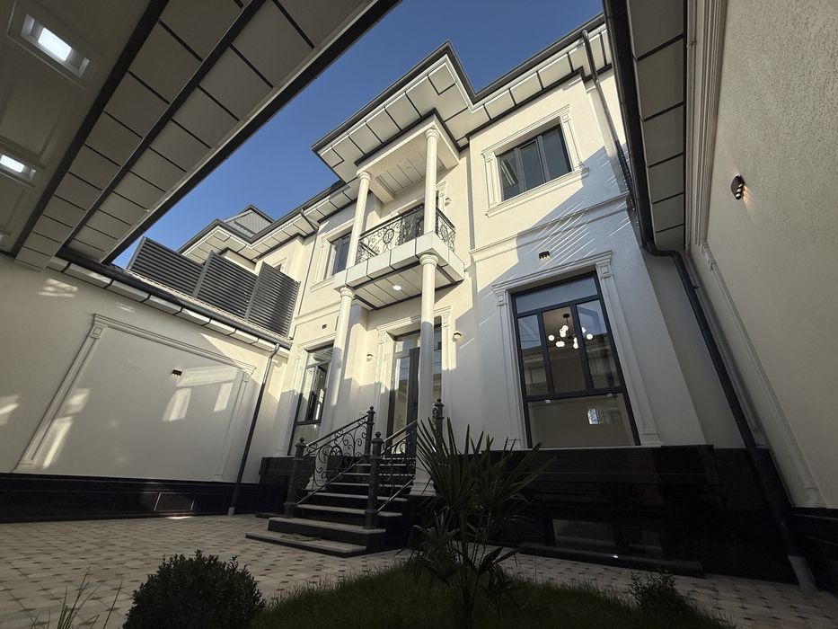 6 хонали НЕОКЛАССИКА ховли сотилади! Сергили тумани, 11 метро бекати