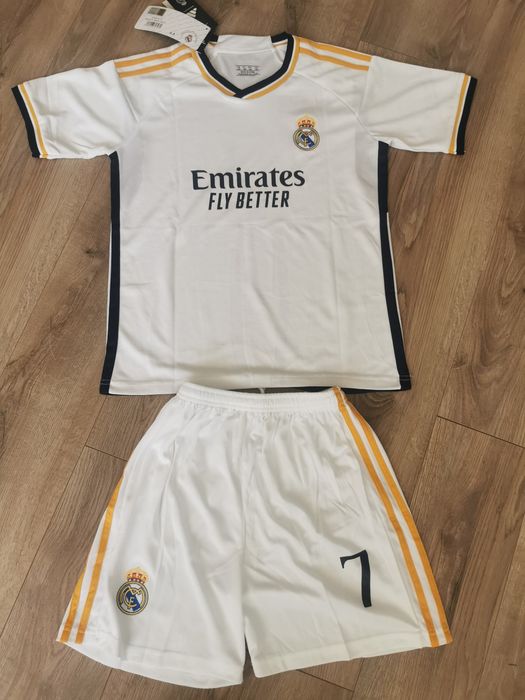 Echipament Real Madrid pentru copii 13 ani
