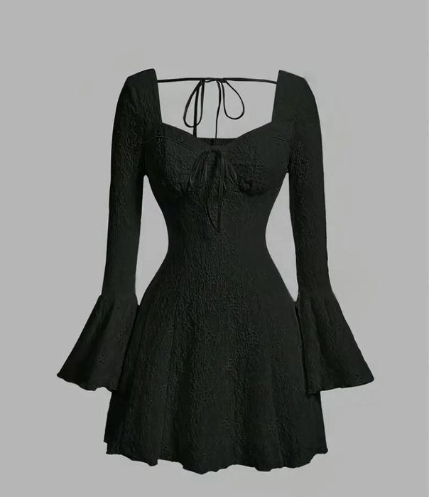 Черное коужевное платье