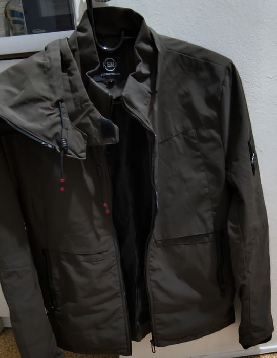 Продам куртку на подростка