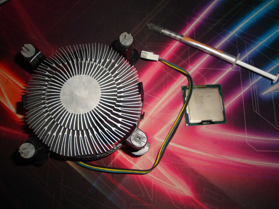 Procesor intel core i3 2120 3.3 Ghz socket 1155 + cooler + pasta termo