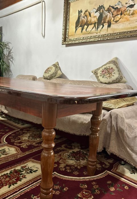 Стол для гостиной отличное состояние